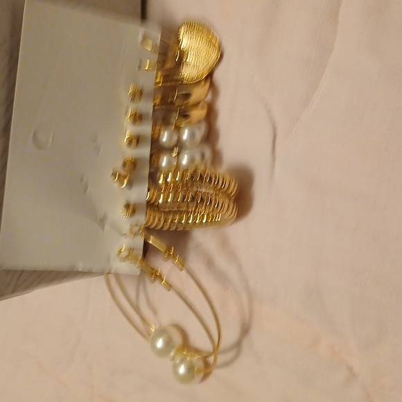 Pierced gold tone earrings, set 6 - Picture 2 of 2
